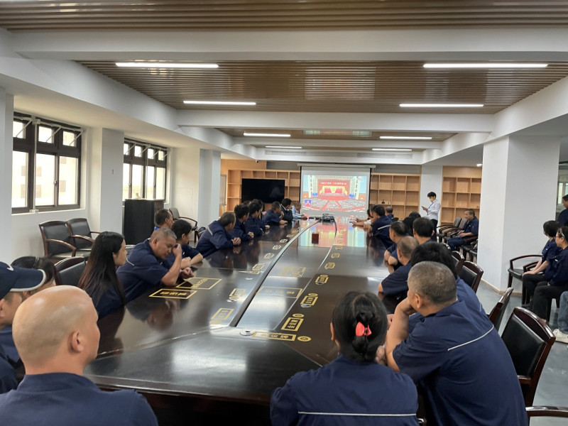 Z6尊龙凯时电气集团组织集中收看党的二十大开幕会盛况