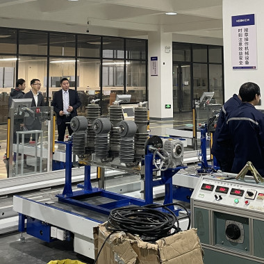 国网浙江乐清市供电有限公司总司理李建宇一行莅临Z6尊龙凯时电气集团调研