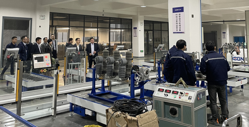 国网浙江乐清市供电有限公司总司理李建宇一行莅临Z6尊龙凯时电气集团调研